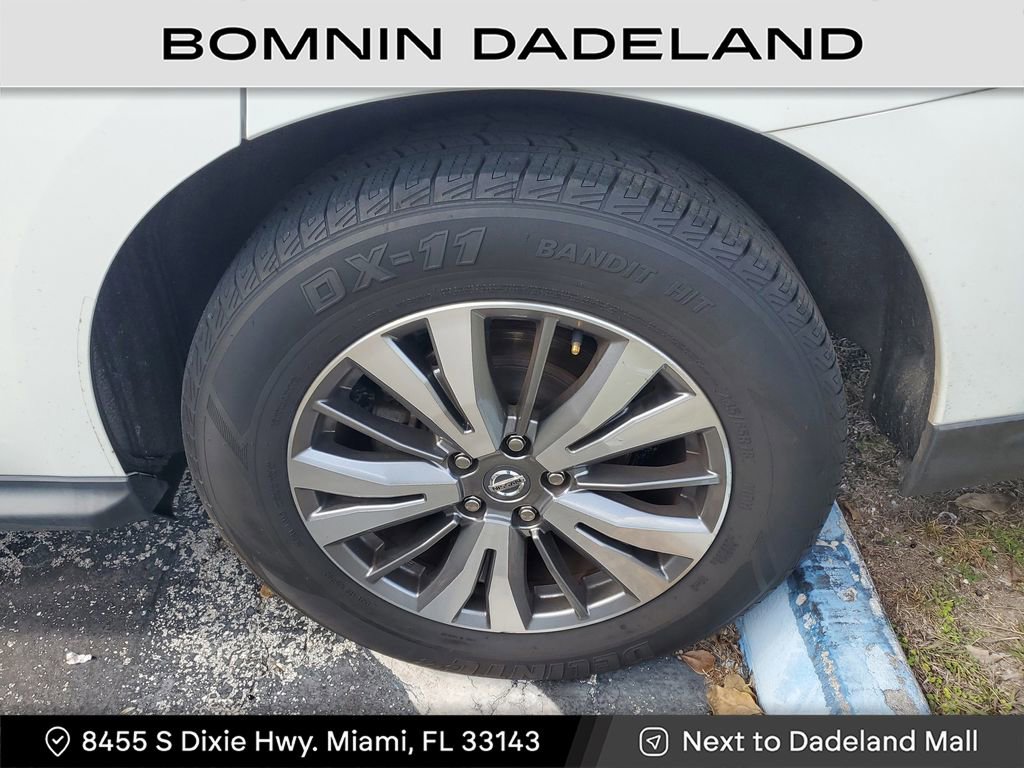 Used 2020 Nissan Pathfinder SV image 11