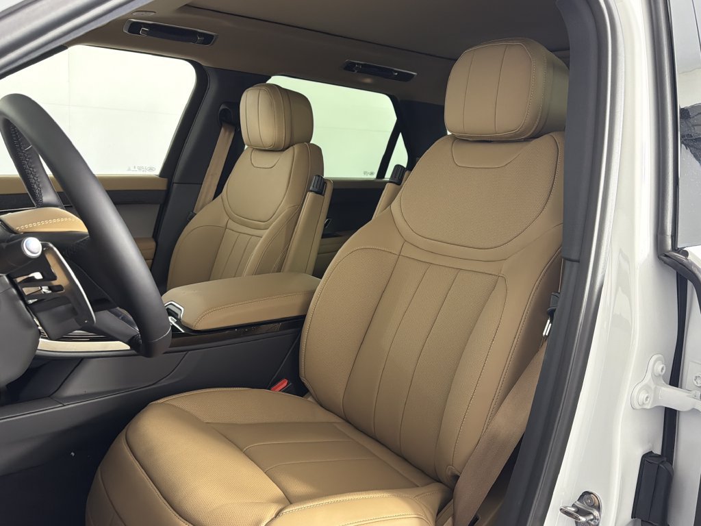 New 2027 Land Rover Range Rover Sport SE AWD/4WD image 4