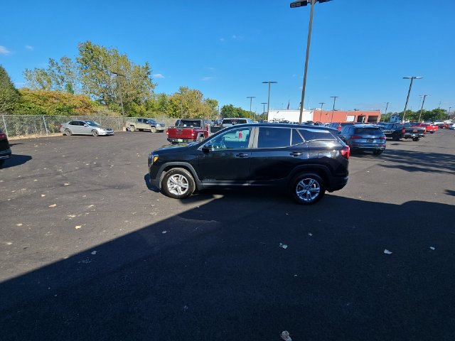 Used 2024 GMC Terrain SLE AWD/4WD image 17
