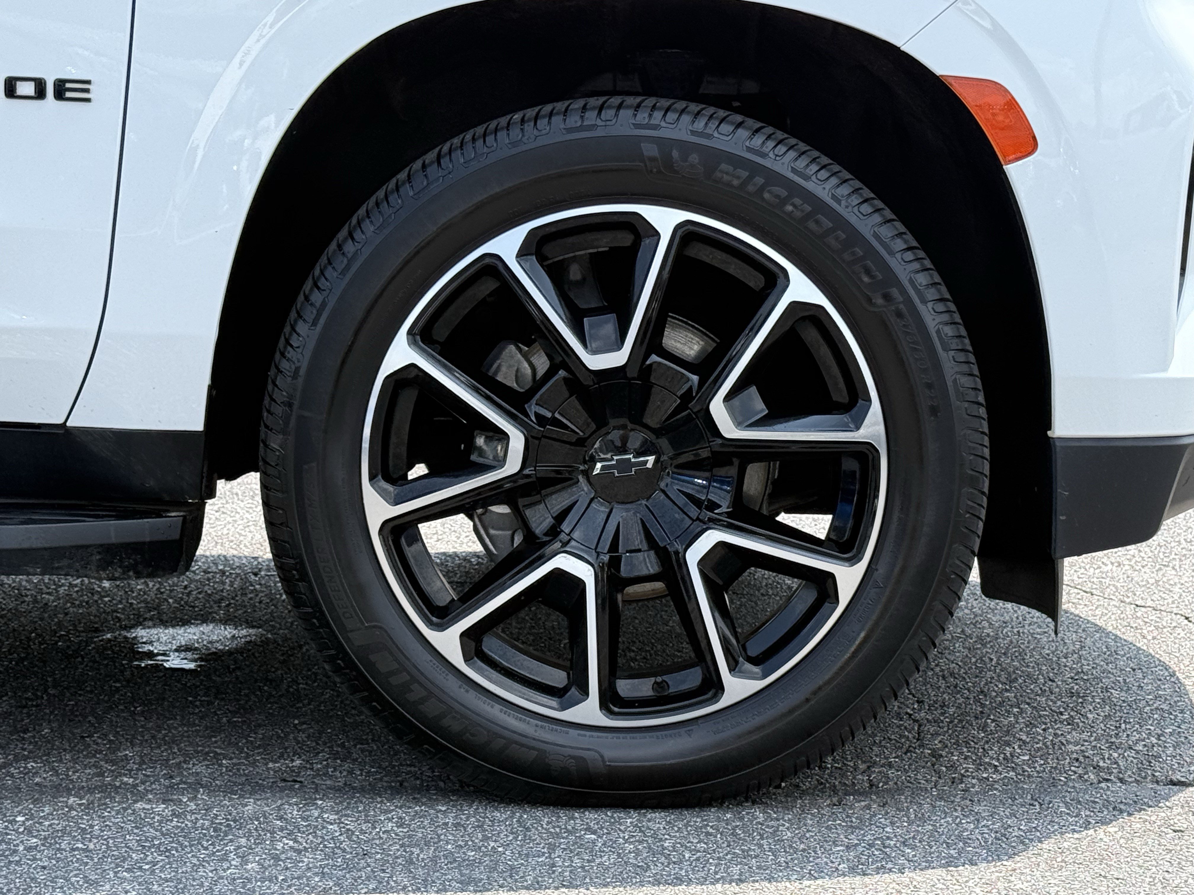 Used 2021 Chevrolet Tahoe RST w/ Luxury Package RWD image 13