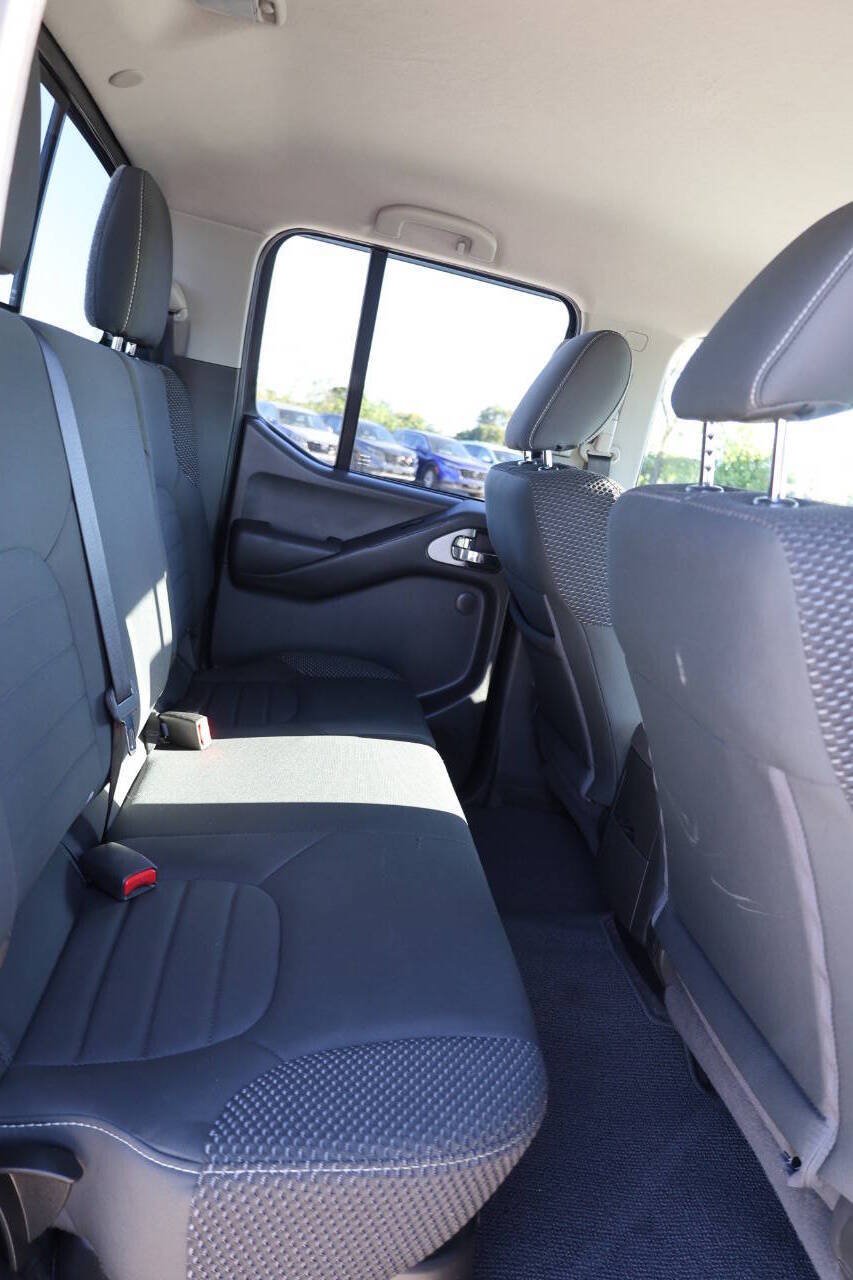 Used 2018 Nissan Frontier PRO-4X AWD/4WD image 16