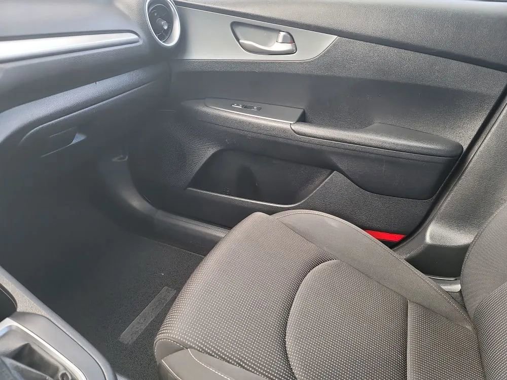 Used 2020 Kia Forte LXS FWD image 17