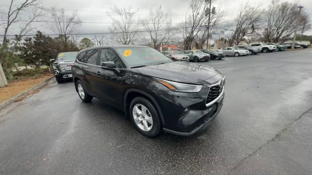 Used 2024 Toyota Highlander LE image 4