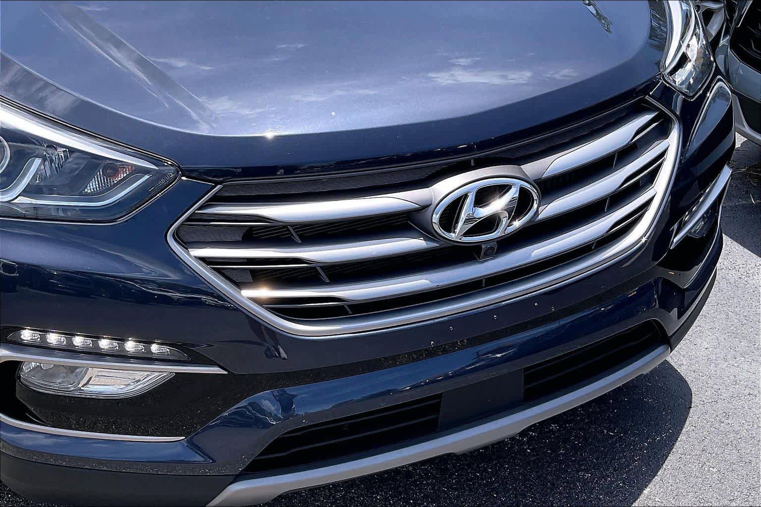 Used 2017 Hyundai Santa Fe Sport w/ 2.0T Ultimate Tech Package 05 AWD/4WD image 29