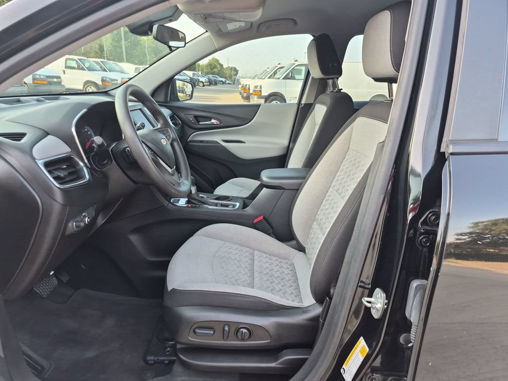 Used 2022 Chevrolet Equinox LS AWD/4WD image 11