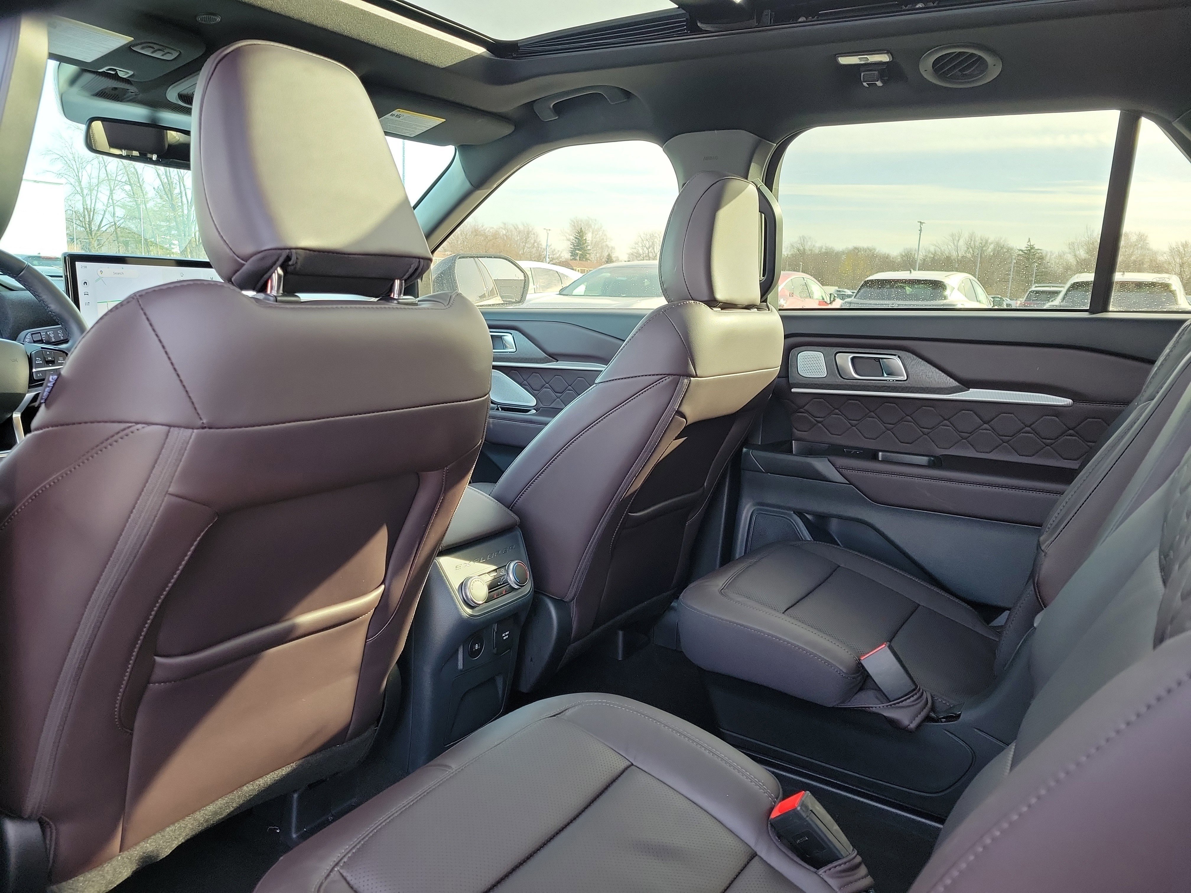Used 2025 Ford Explorer Platinum w/ Ultimate Package image 14