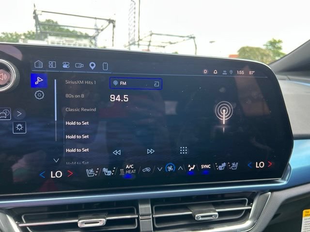 New 2026 Chevrolet Equinox EV LT w/ Convenience Package II AWD/4WD image 24