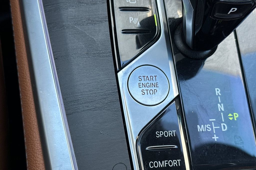 Used 2021 BMW X7 xDrive40i w/ M Sport Package image 27