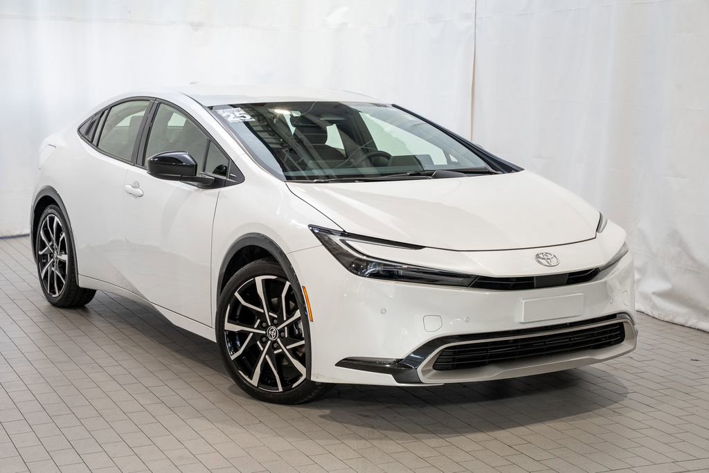 Used 2025 Toyota Prius Plug-In Hybrid image 1