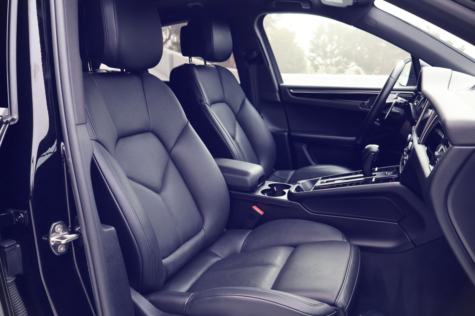 Certified 2022 Porsche Macan S image 25