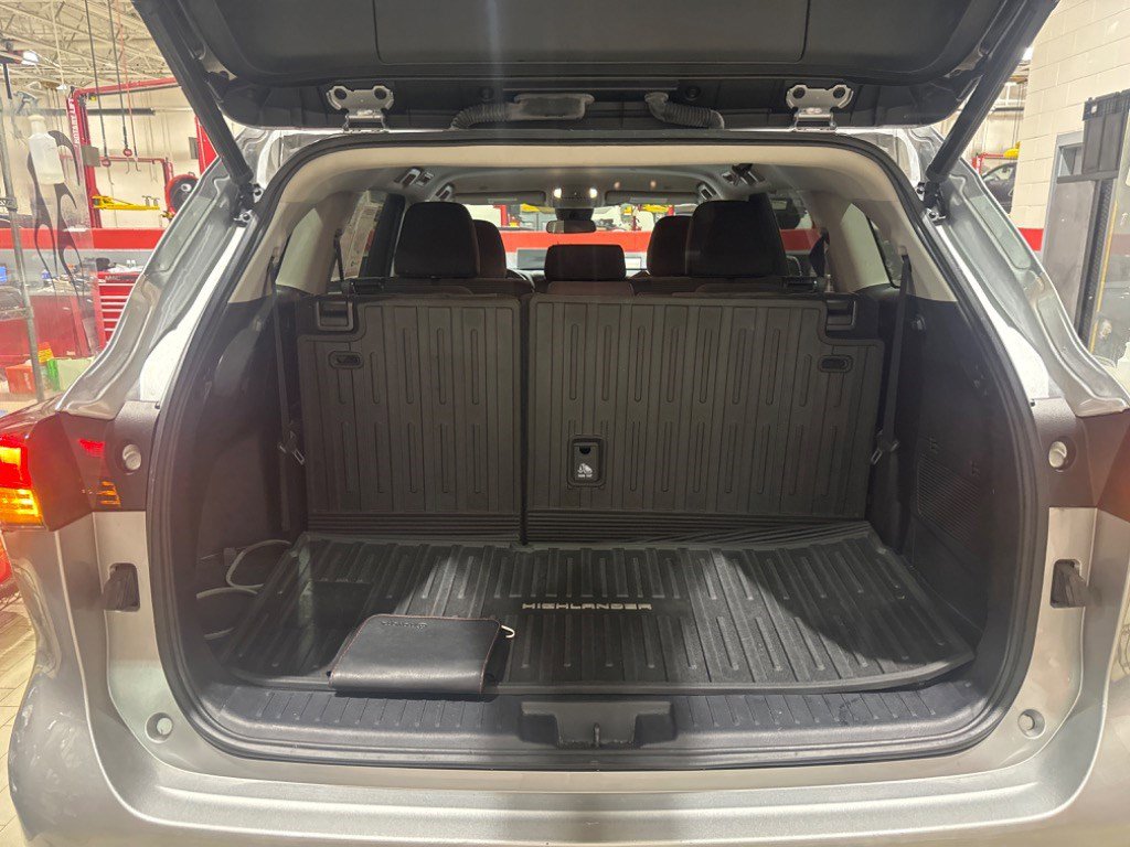 Used 2023 Toyota Highlander LE image 46