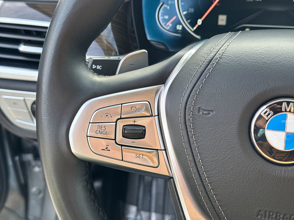 Used 2018 BMW 750i xDrive image 25