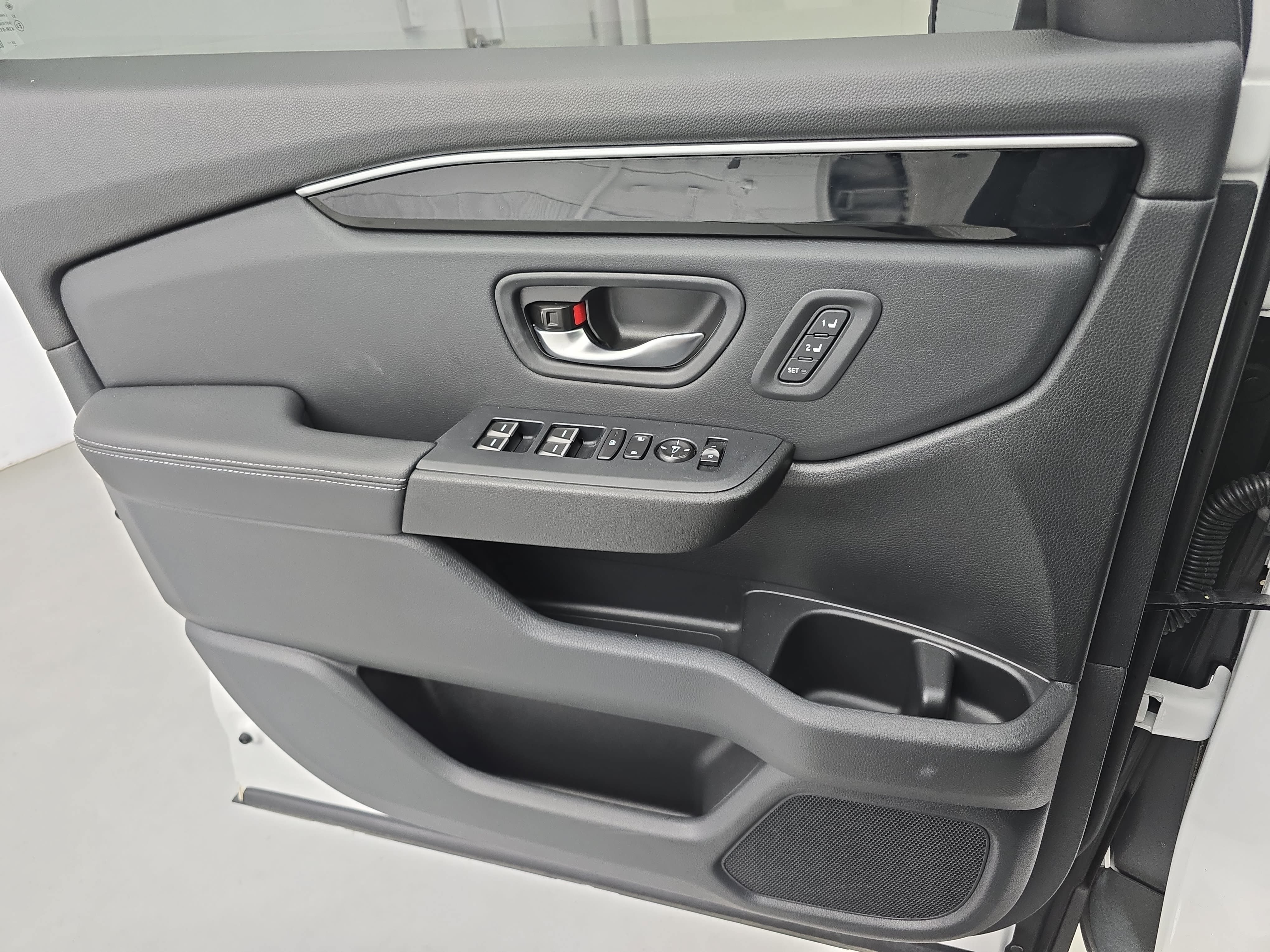 Certified 2025 Honda Pilot Touring image 28