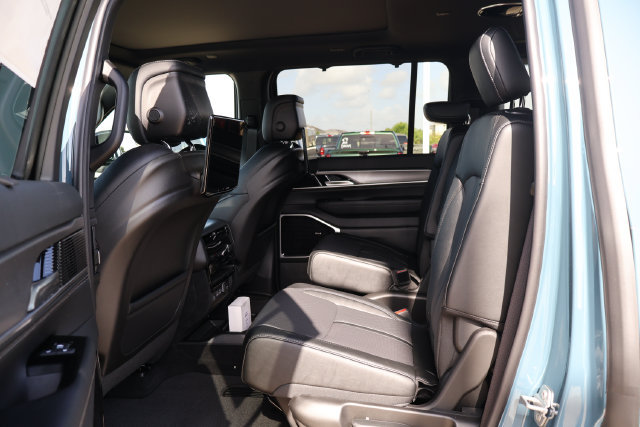 New 2026 Jeep Grand Wagoneer Limited AWD/4WD image 8