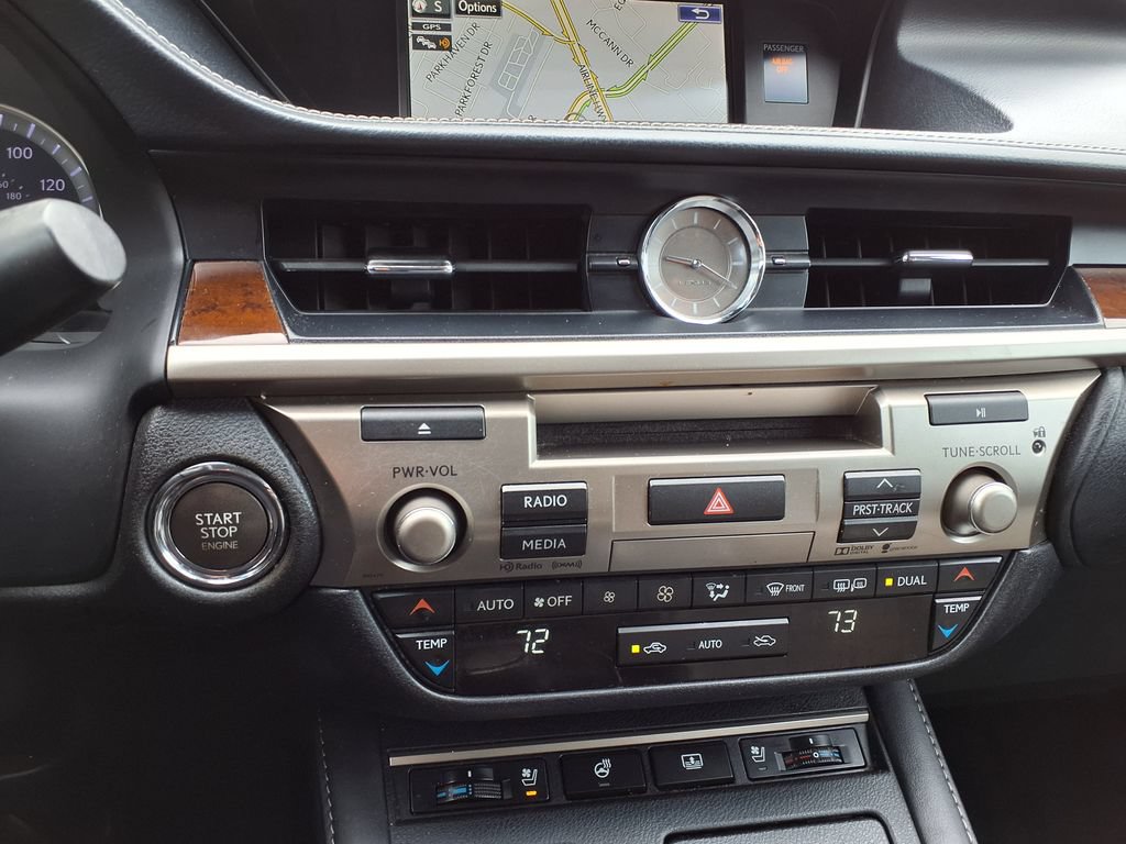 Used 2016 Lexus ES 350 w/ Luxury Package w/Wood Trim FWD image 26