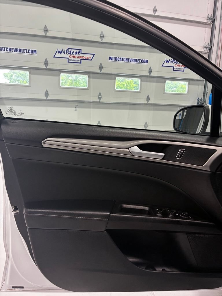 Used 2018 Ford Fusion SE w/ Fusion SE Technology Package FWD image 15