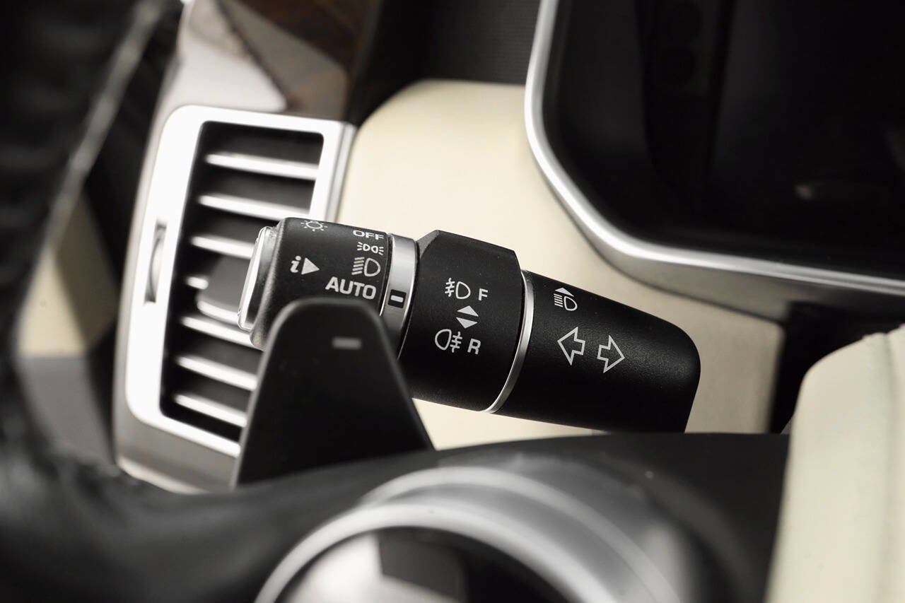 Used 2018 Land Rover Range Rover Long Wheelbase Supercharged image 25