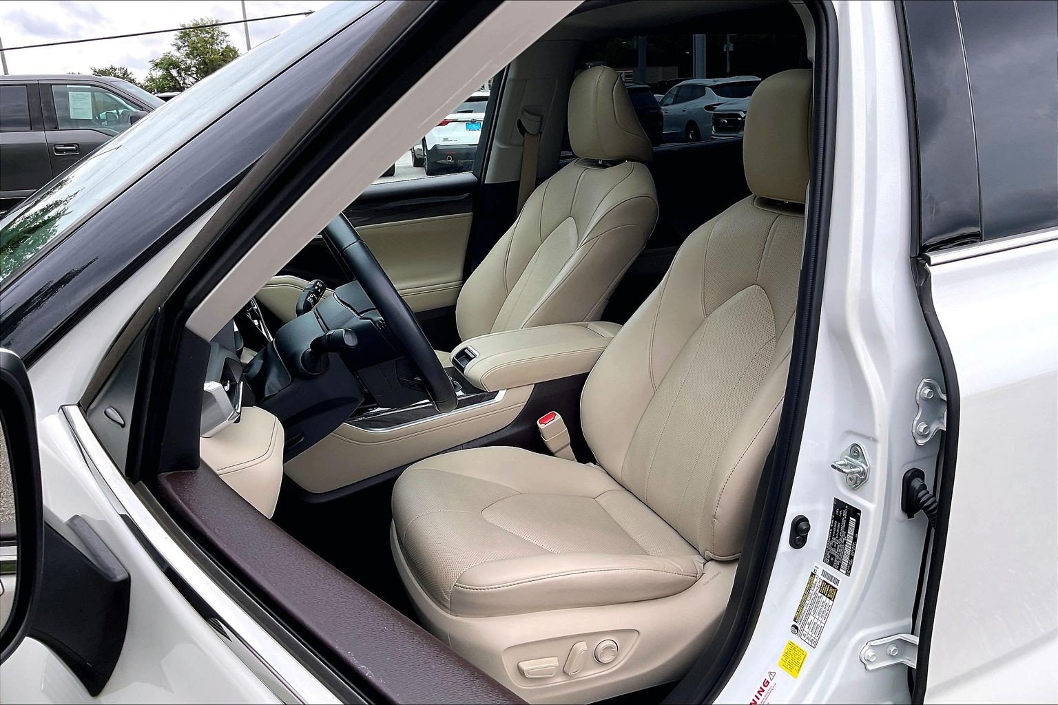 Used 2021 Toyota Highlander Limited AWD/4WD image 25