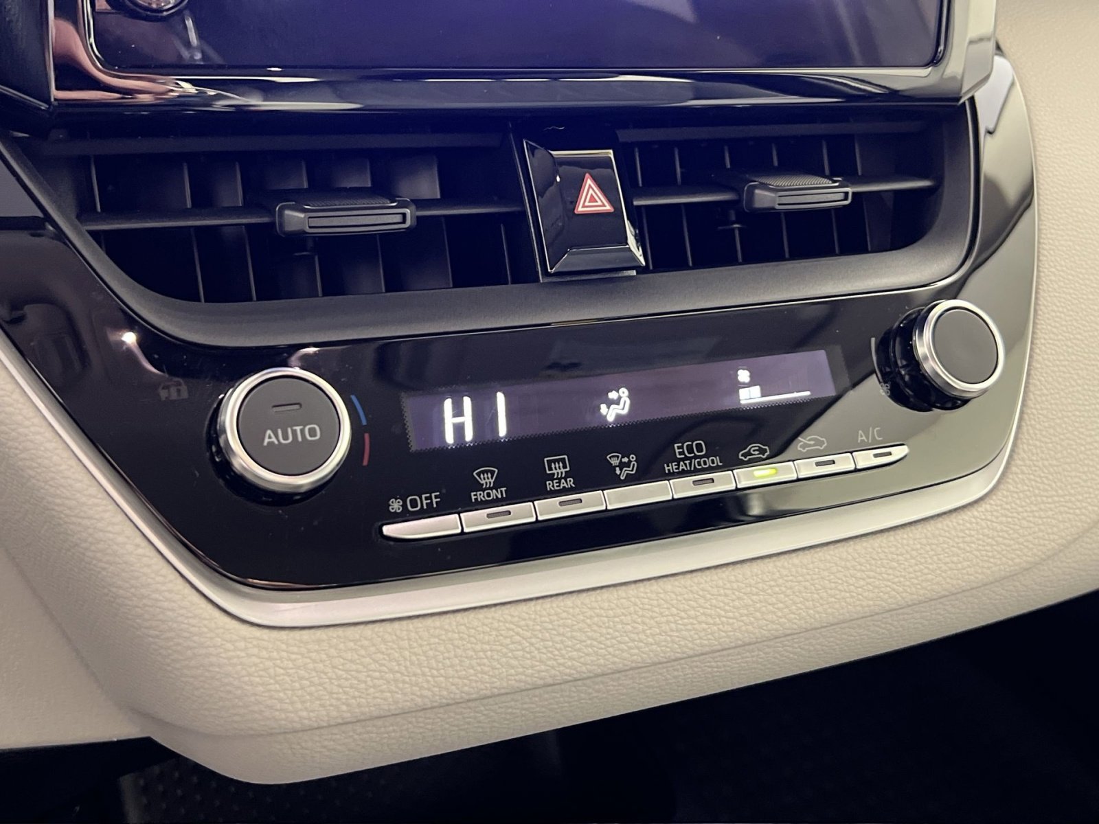 Used 2024 Toyota Corolla LE image 21