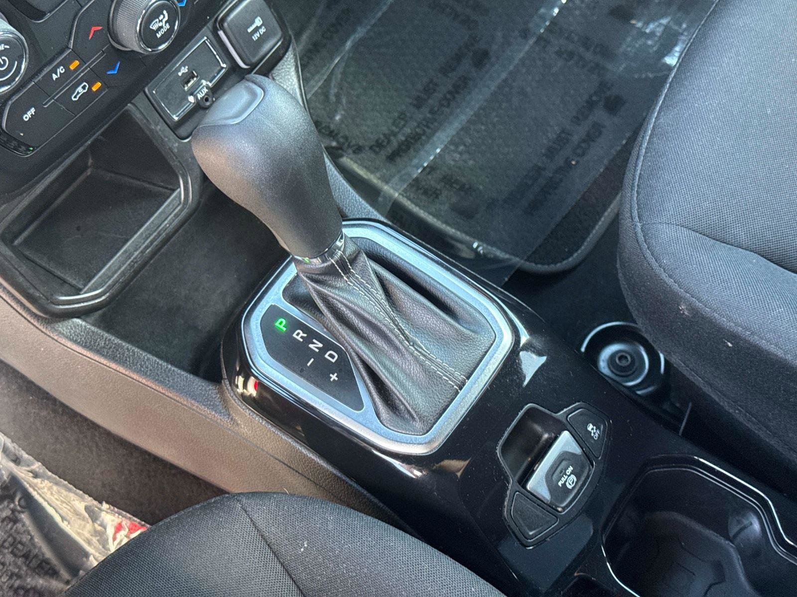 Used 2021 Jeep Renegade Latitude FWD image 25