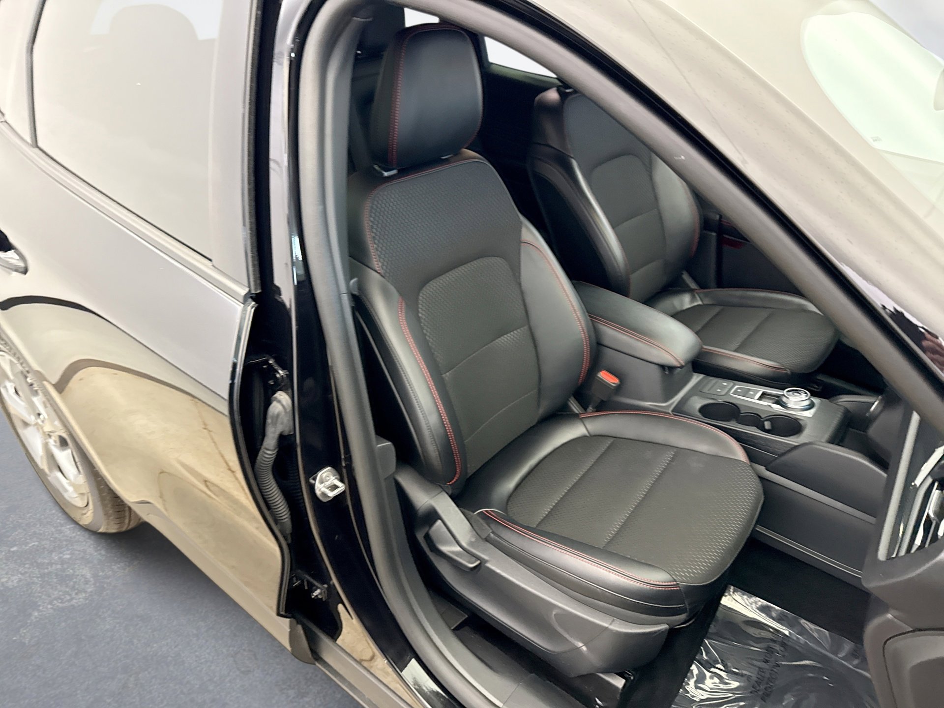 Used 2025 Ford Escape ST-Line AWD/4WD image 16