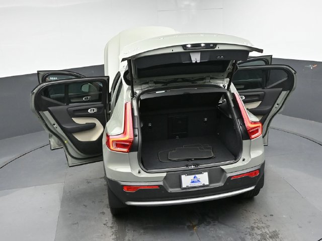 Used 2025 Volvo XC40 B5 Ultra w/ Climate Package AWD/4WD image 50