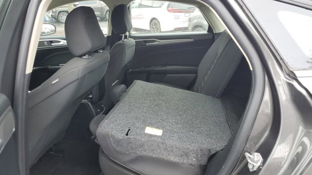 Used 2020 Ford Fusion SE image 25