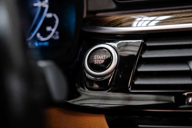 Used 2022 BMW 530e w/ Premium Package image 18