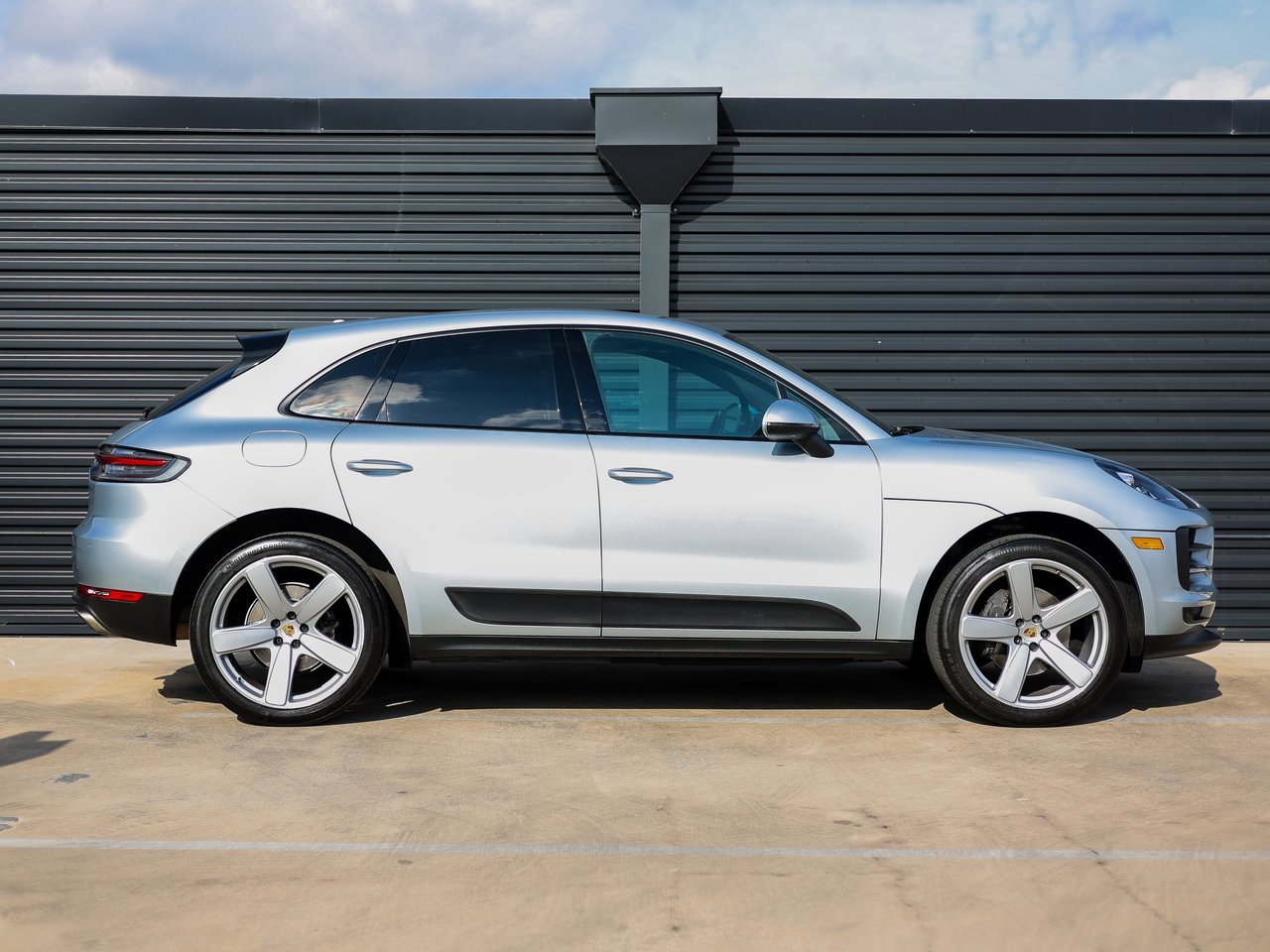 Certified 2019 Porsche Macan image 8
