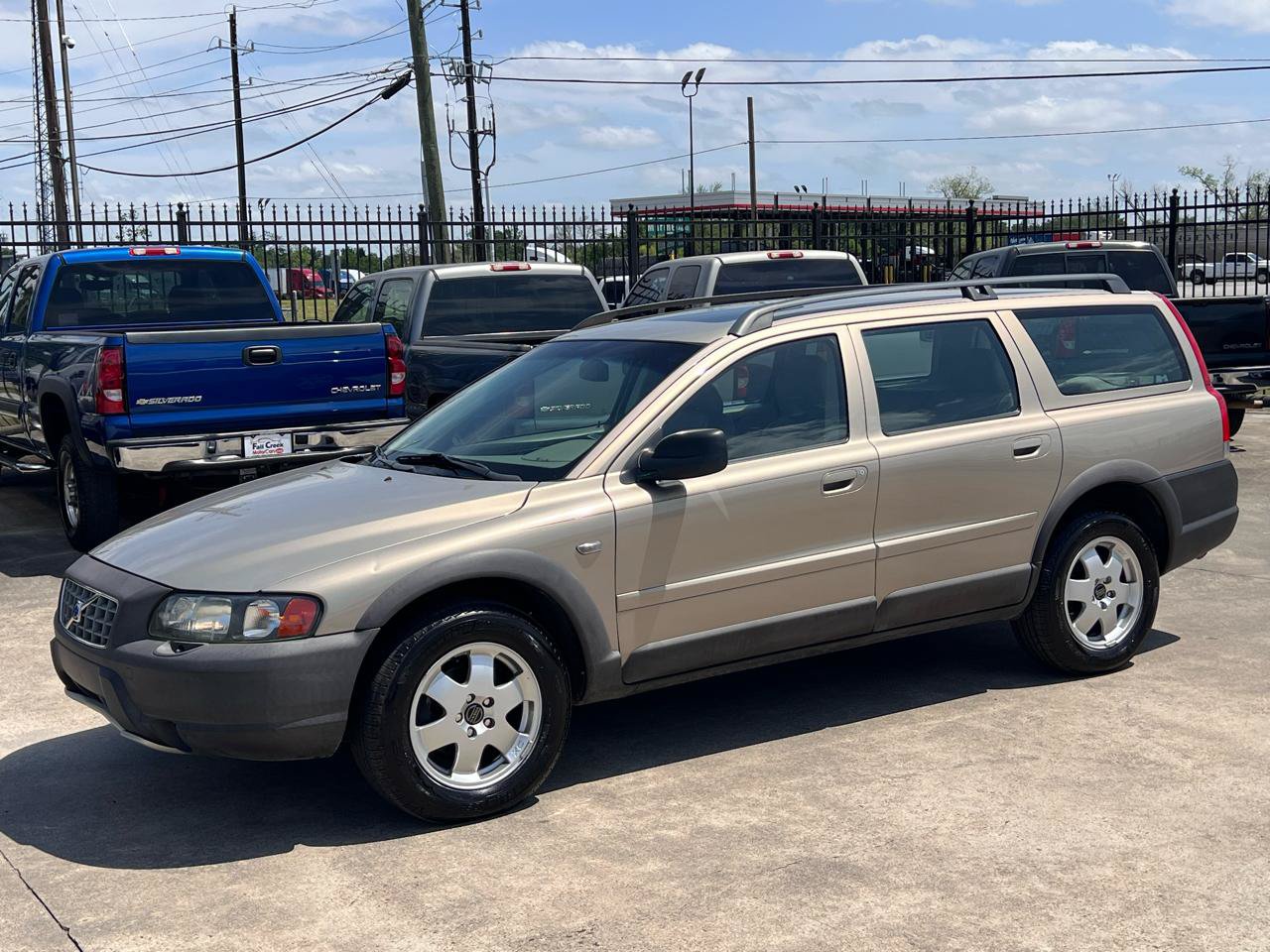 Used 2002 Volvo V70 Cross Country AWD/4WD image 2