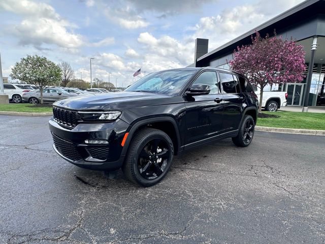 Used 2023 Jeep Grand Cherokee Limited w/ Black Appearance Package image 4