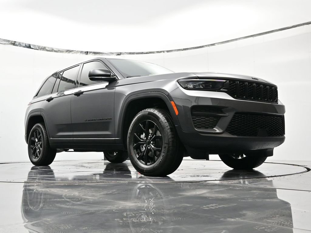 New 2025 Jeep Grand Cherokee Altitude image 40