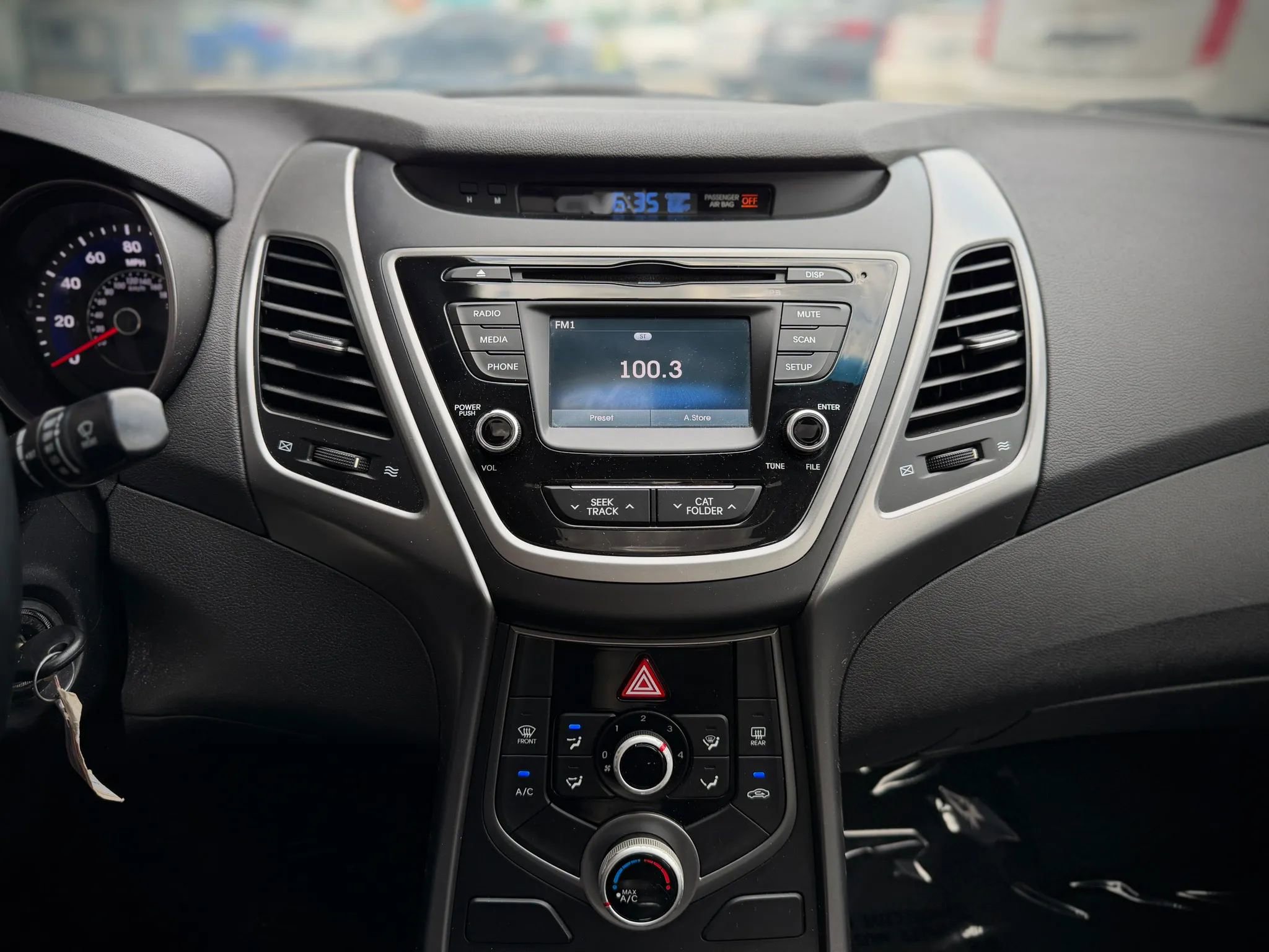 Used 2015 Hyundai Elantra SE w/ Option Group 03 FWD image 12