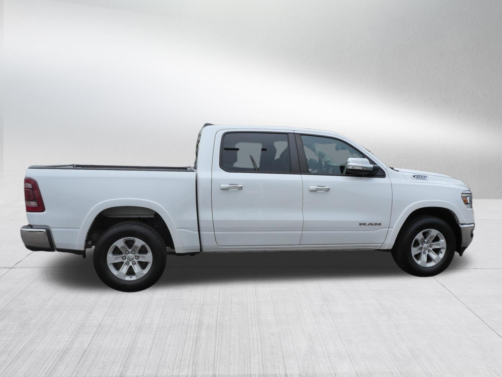Used 2019 RAM 1500 Laramie AWD/4WD image 8