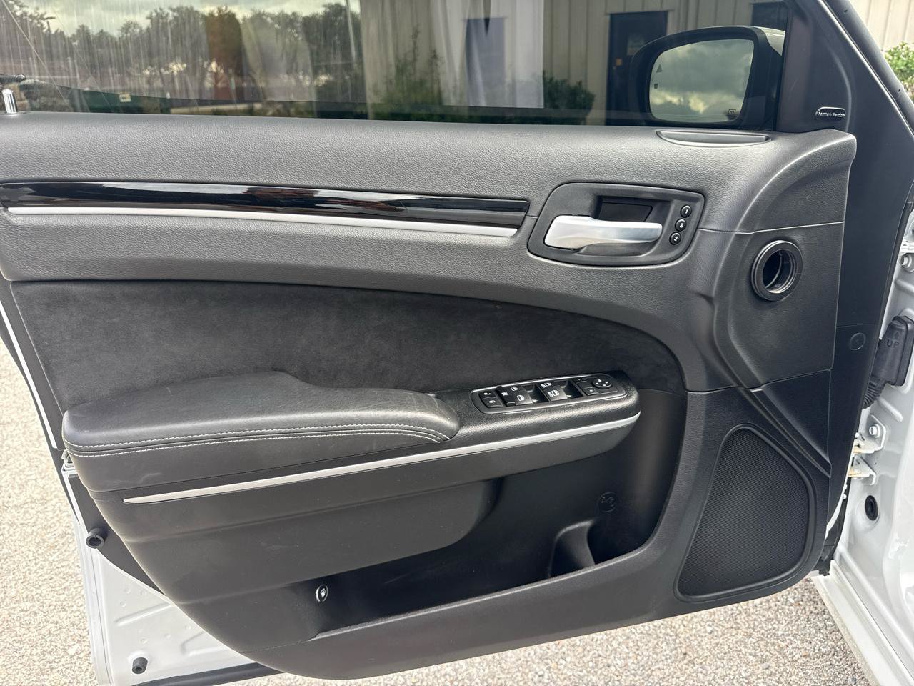 Used 2023 Chrysler 300 C RWD image 39