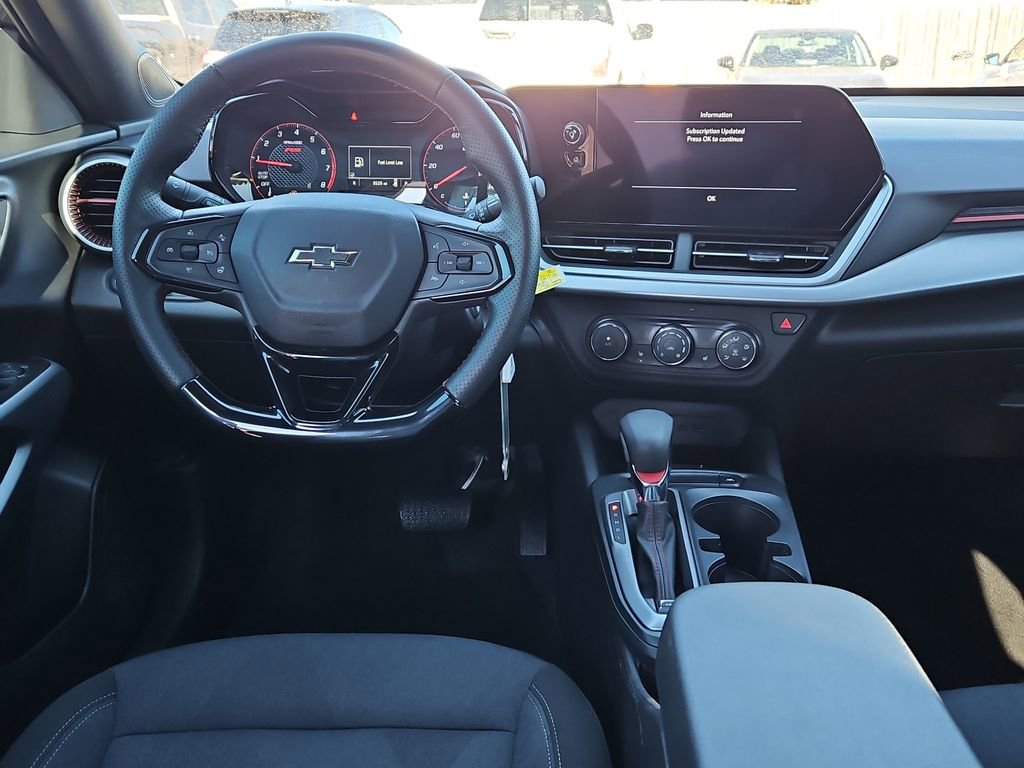 Used 2025 Chevrolet Trax RS w/ Driver Confidence Package image 17