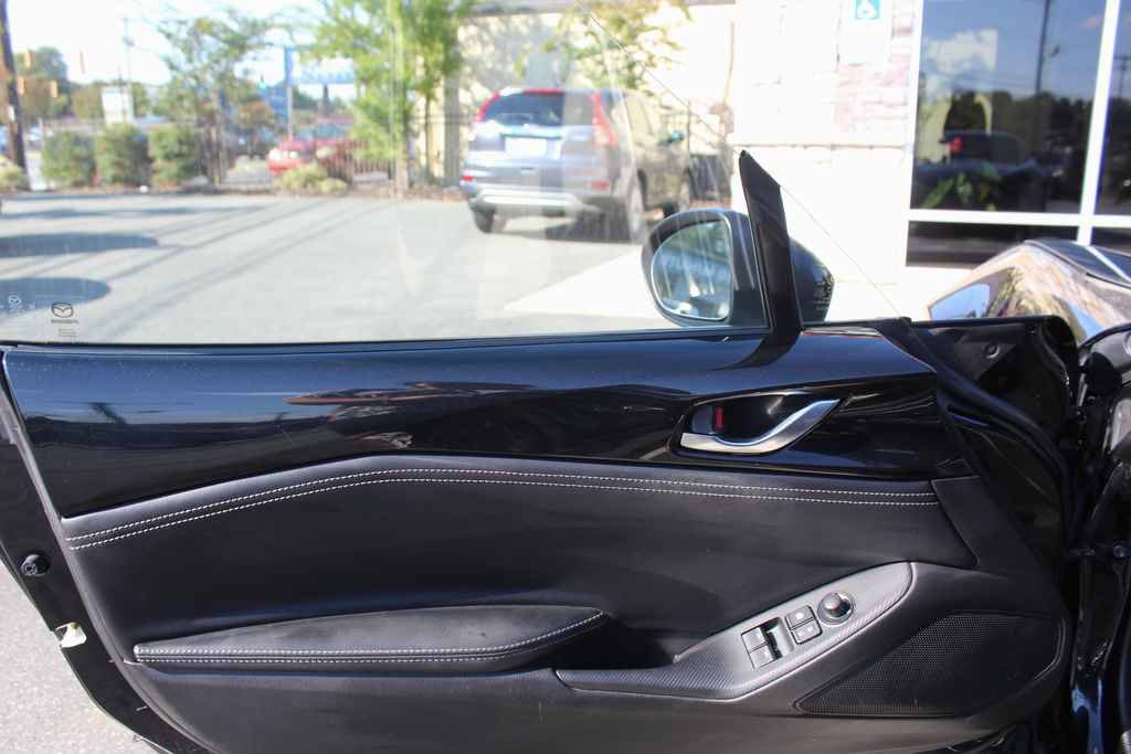 Used 2020 MAZDA MX-5 Miata RF Grand Touring RWD image 12