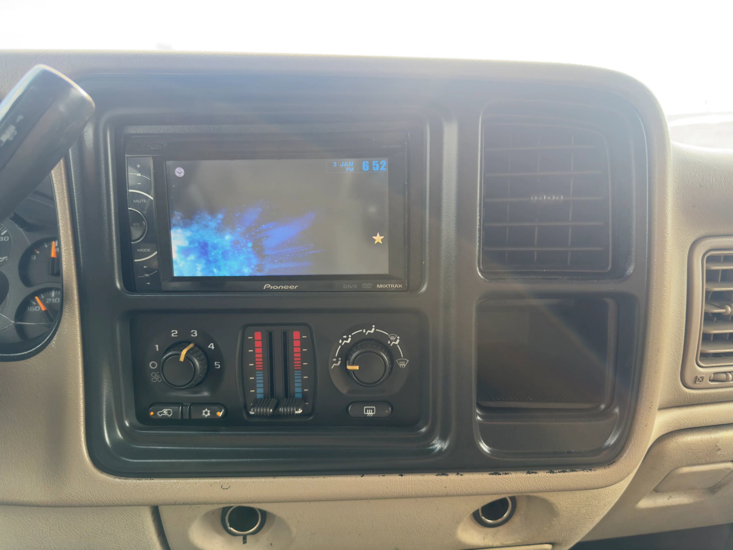 Used 2003 Chevrolet Tahoe LS image 13