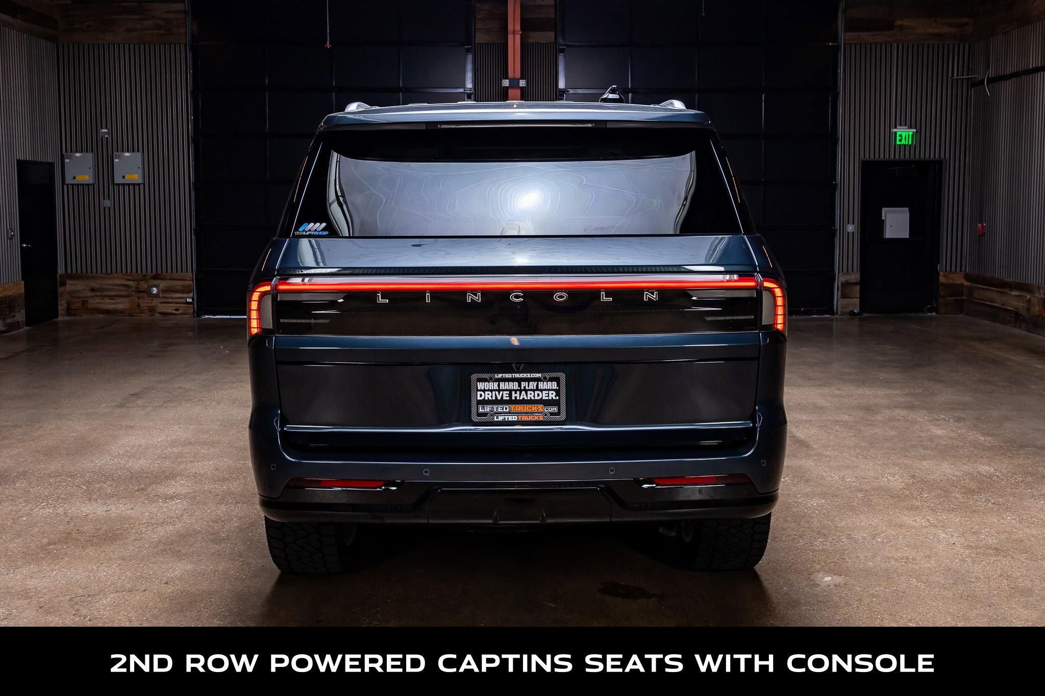 Used 2025 Lincoln Navigator Reserve image 8