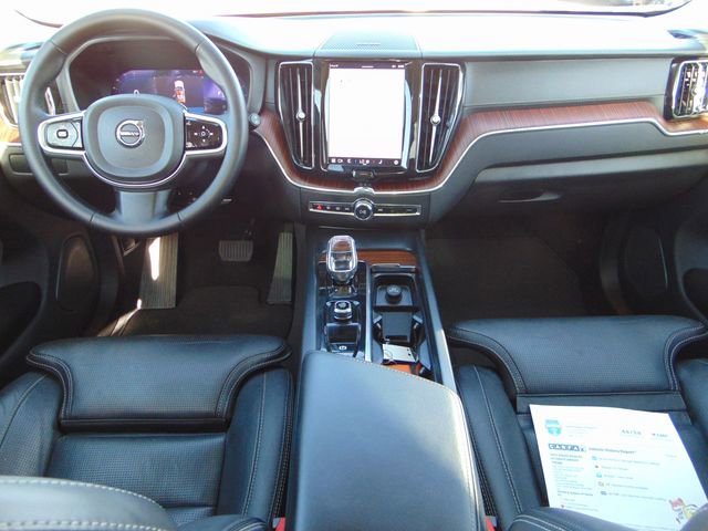 Used 2023 Volvo XC60 B5 Ultimate w/ Climate Package image 23