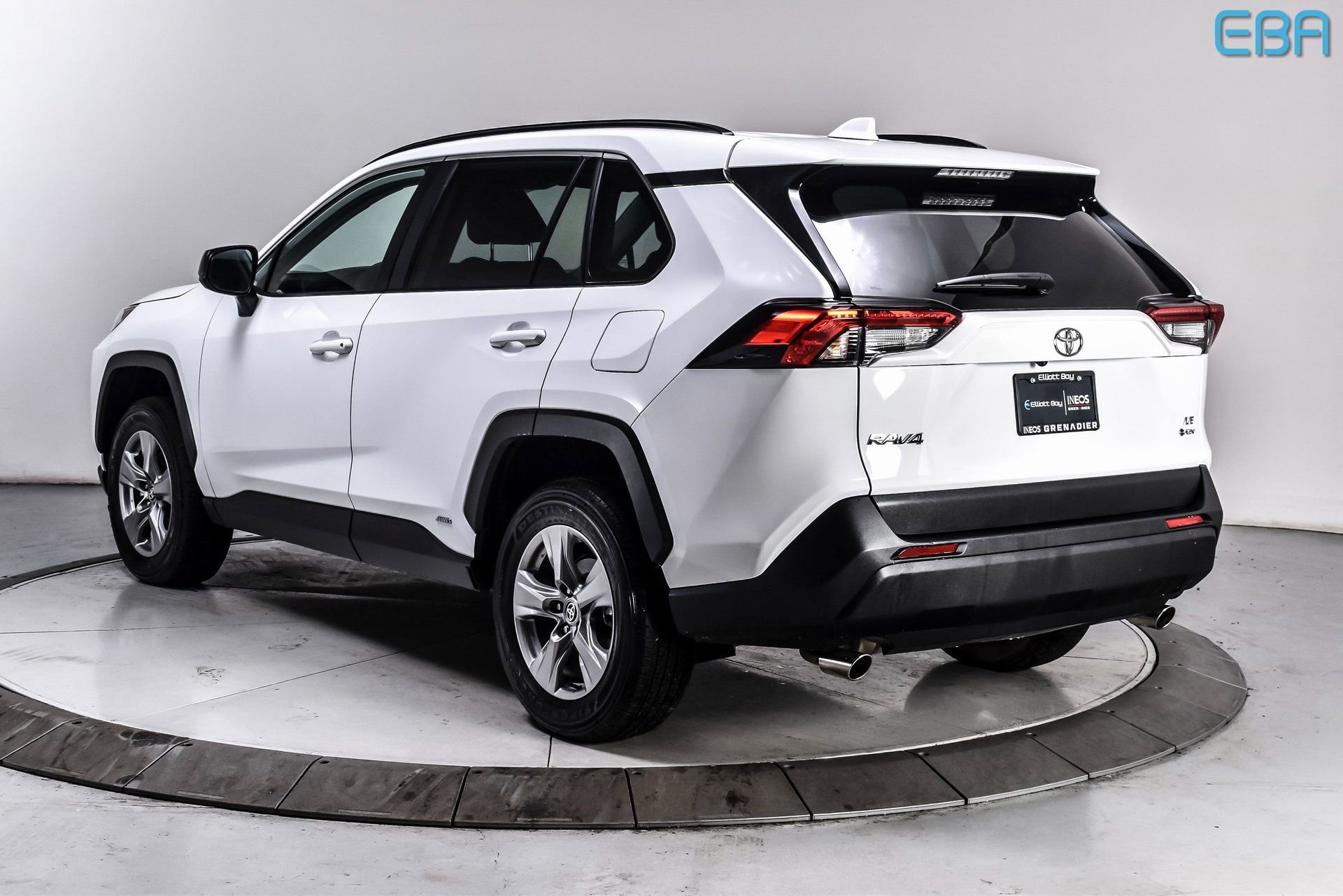 Used 2025 Toyota RAV4 LE AWD/4WD image 4