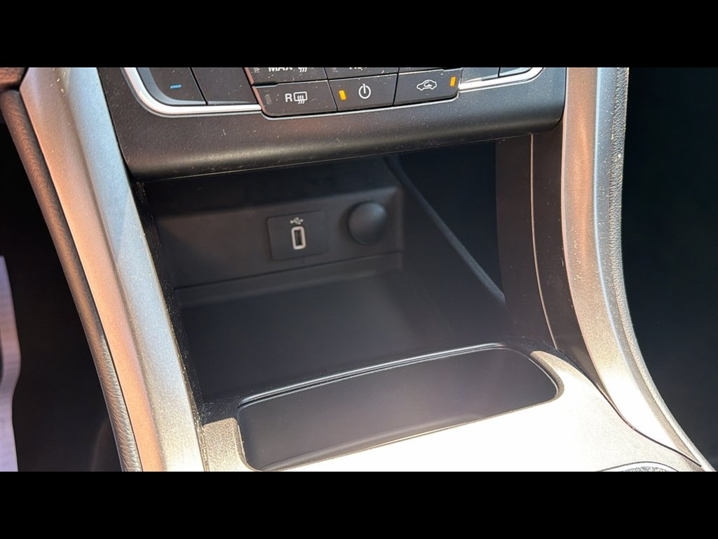Used 2017 Ford Fusion SE w/ Fusion SE Technology Package FWD image 20