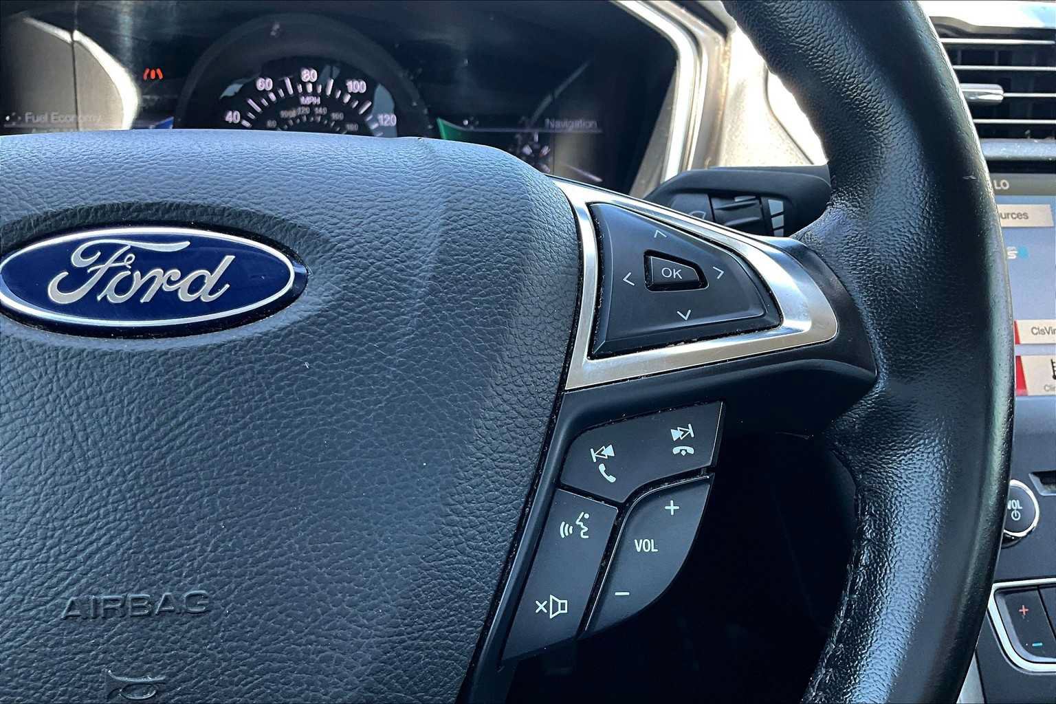 Used 2017 Ford Fusion SE w/ Equipment Group 201A FWD image 25
