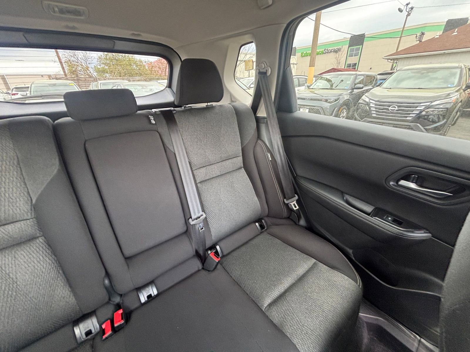 Used 2025 Nissan Rogue SV image 39