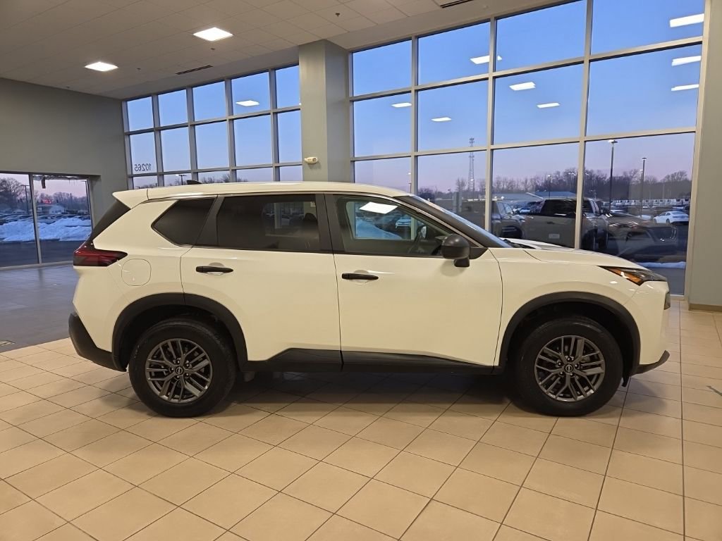 Used 2023 Nissan Rogue S image 6