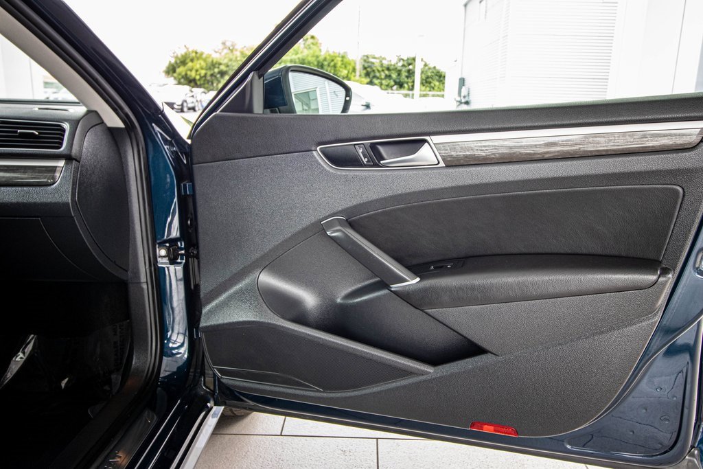 Used 2018 Volkswagen Passat 2.0T SE image 40