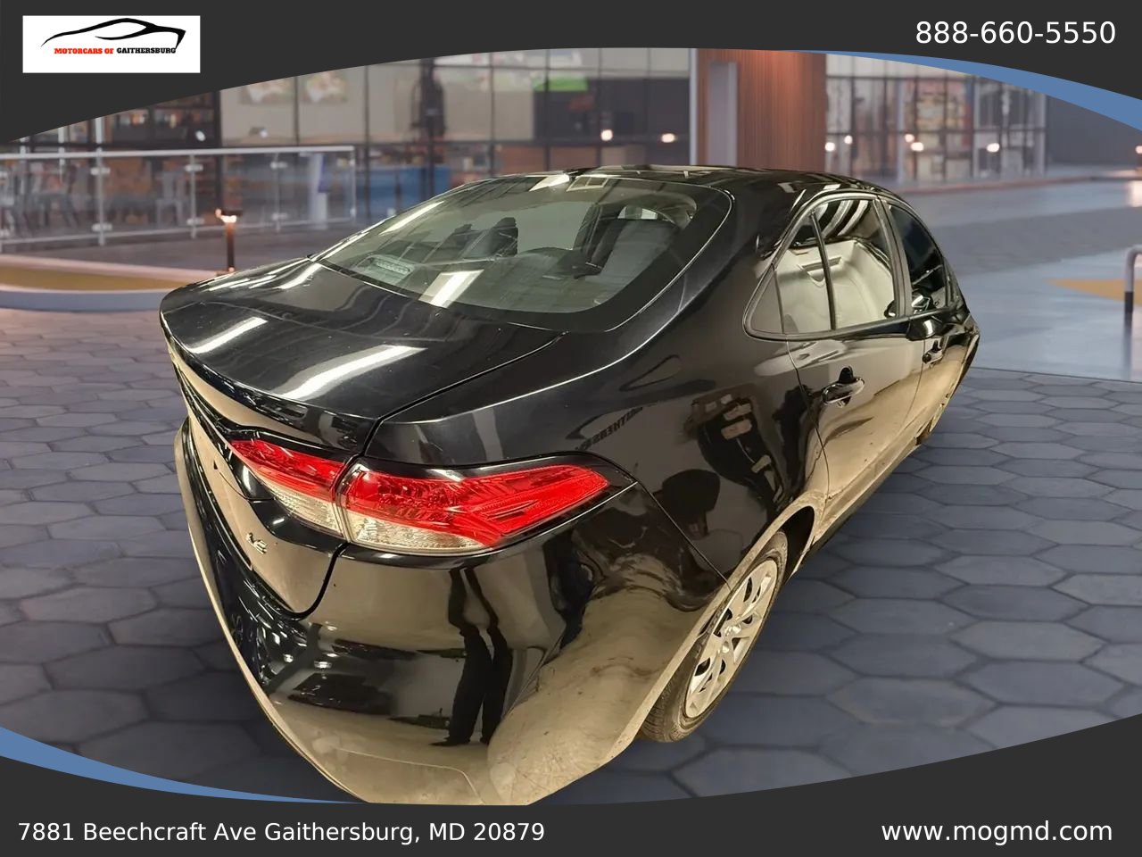Used 2022 Toyota Corolla LE FWD image 2