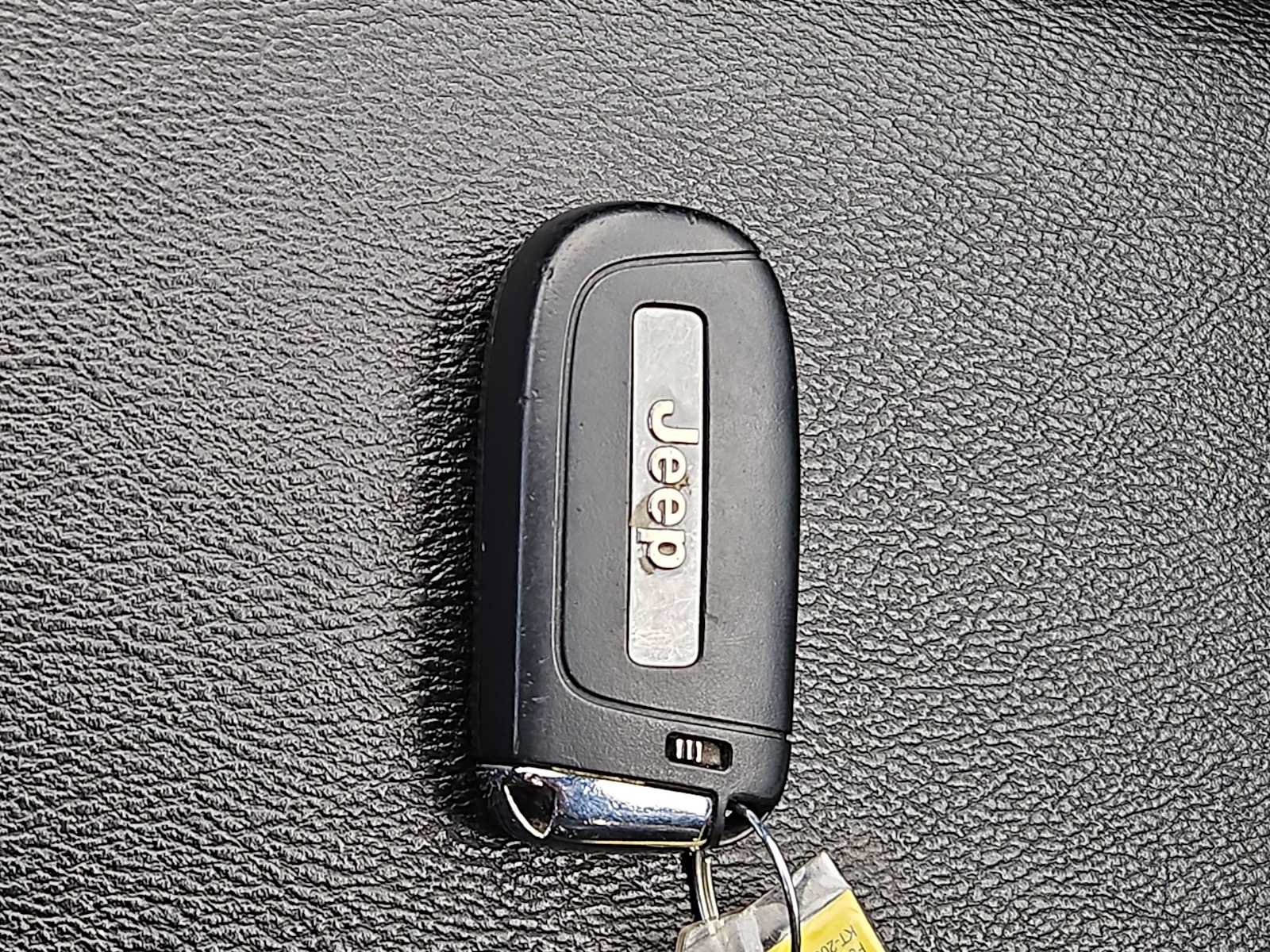 Used 2024 Jeep Compass Latitude AWD/4WD image 34