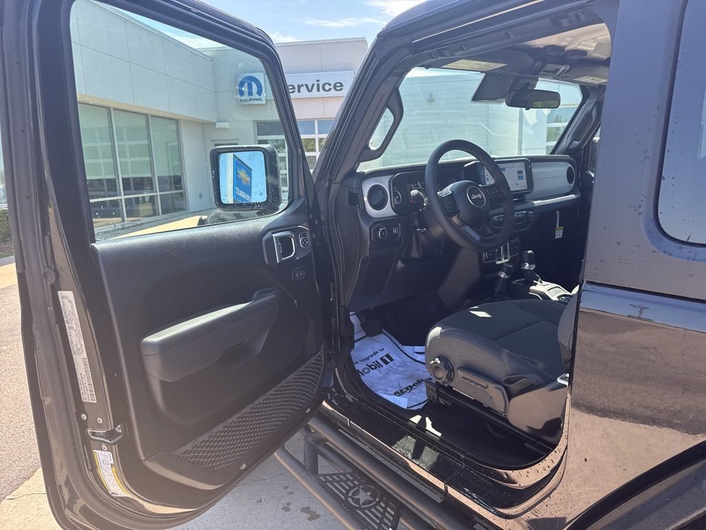 Used 2024 Jeep Wrangler Sport AWD/4WD image 9