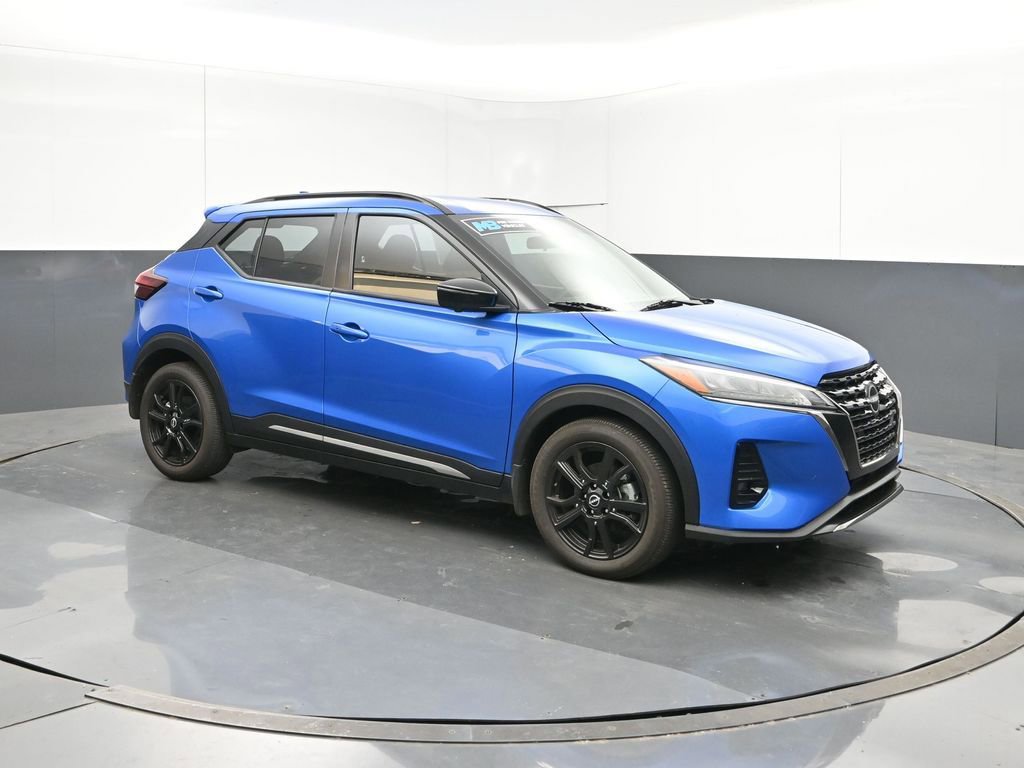 Used 2023 Nissan Kicks SR image 7